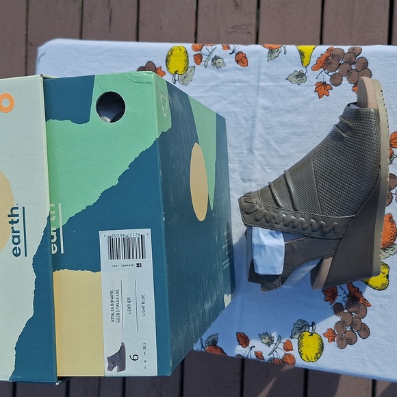 EARTH ๐๐ฃAttalea Bonaire Sandals in Light Blue (like gray) - Picture 16 of 17